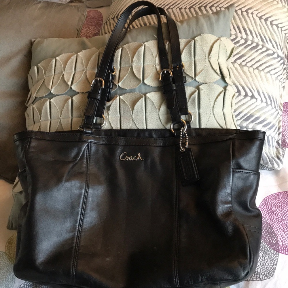 Coach black leather shoulder bag